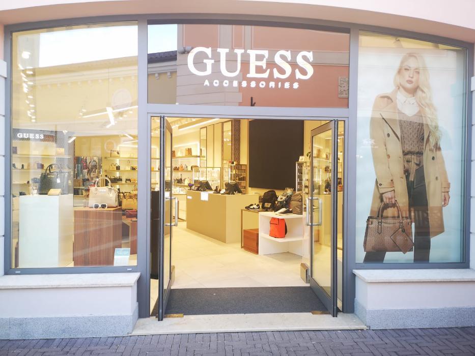 GUESS ACCESSORIES