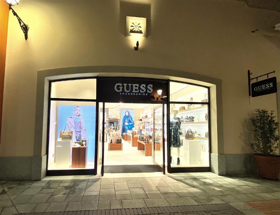 Guess abbigliamento centro campania best sale