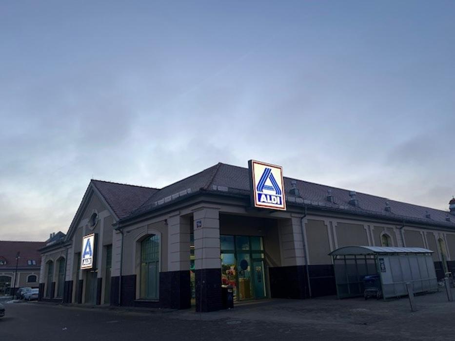 store photos