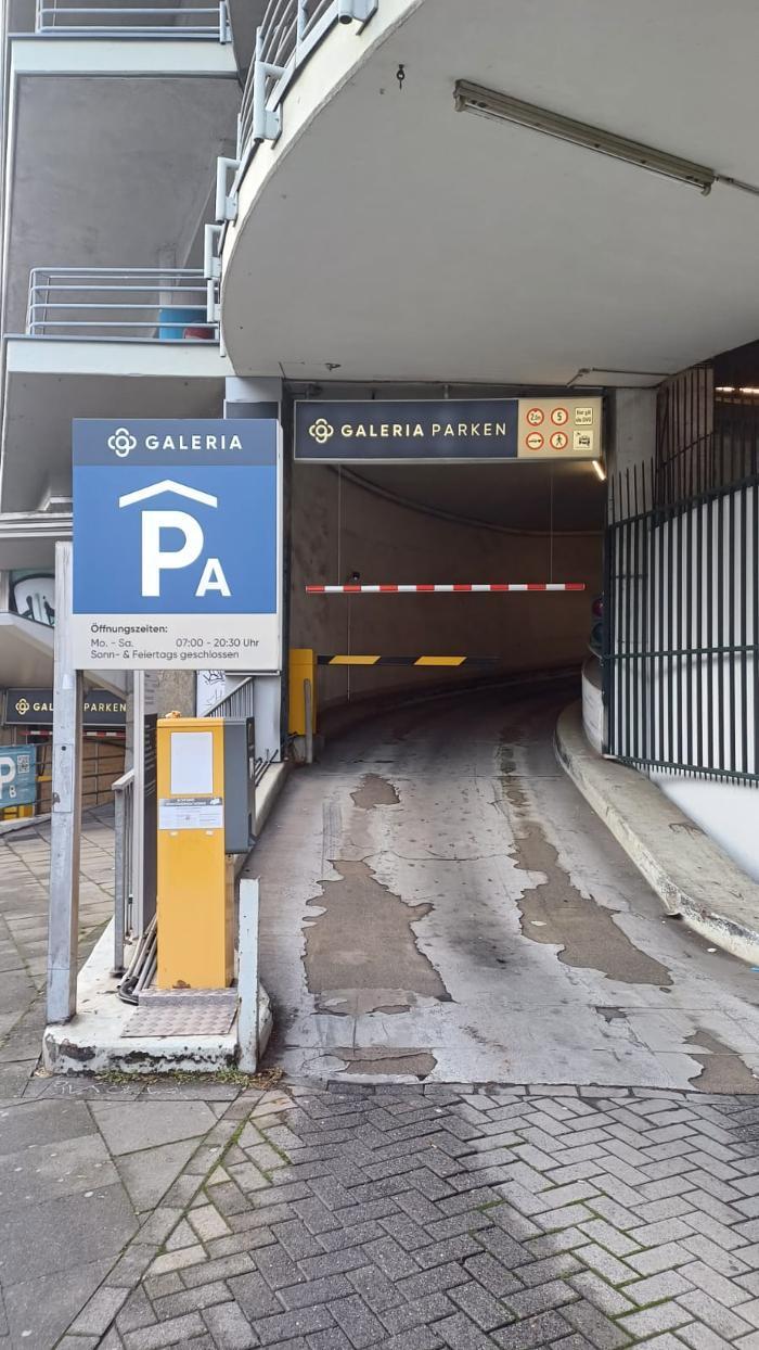 Parkhaus GALERIA Köln Hohe Straße A